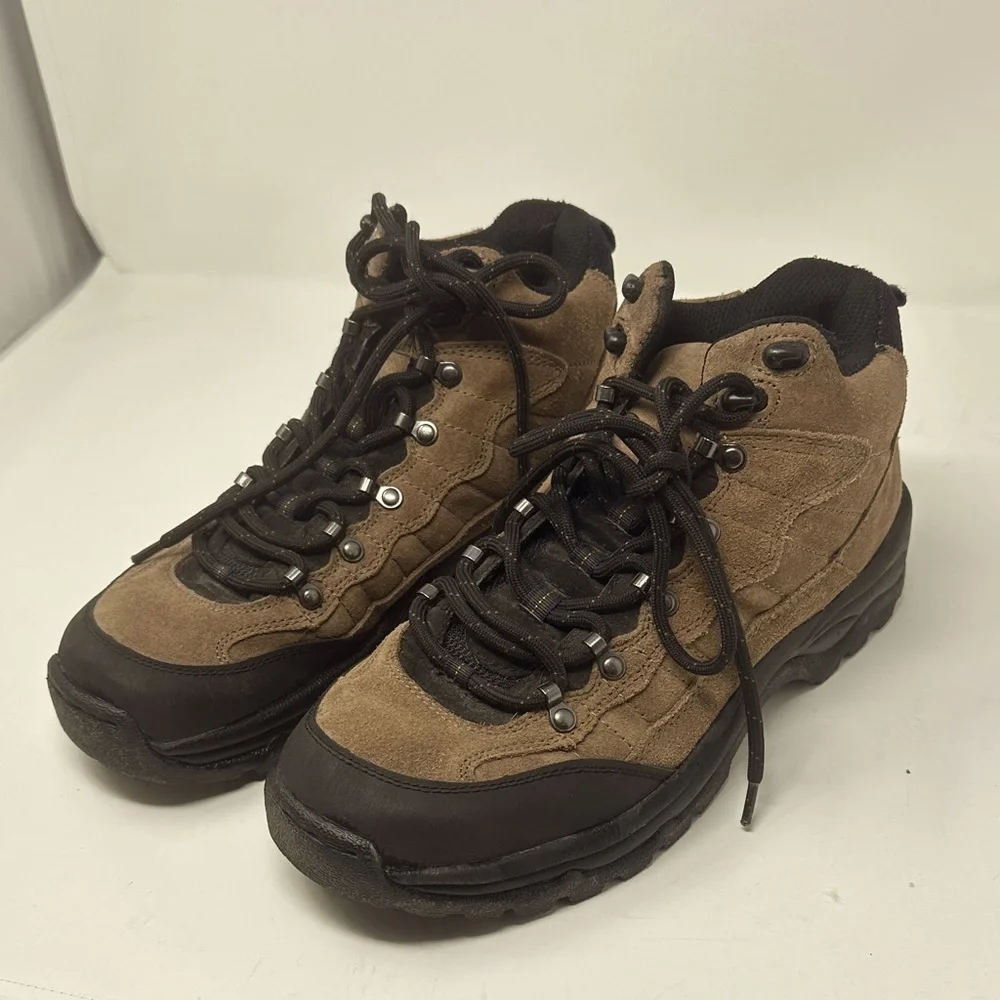 Redhead hikers size 9 1/2